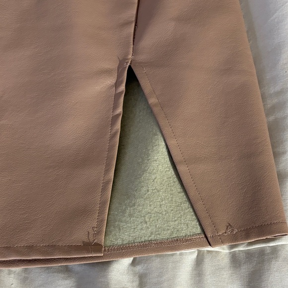 Superdown Nude Mini Skirt - Picture 3 of 7